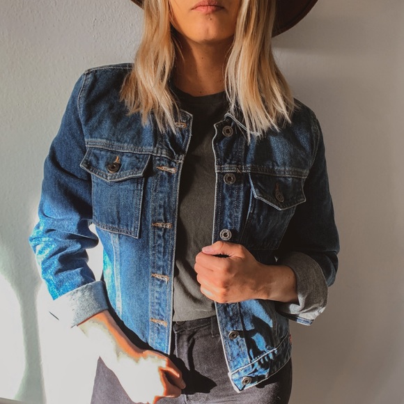 SOLD!!! Vintage Guess jean jacket ☎️ - Picture 2 of 9